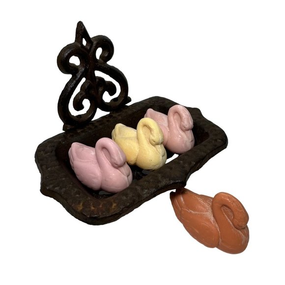 Vtg Cast Iron Soap Dish Holder Fleur De Lis Heavy Solid Rubber Feet Farm House - Picture 3 of 11